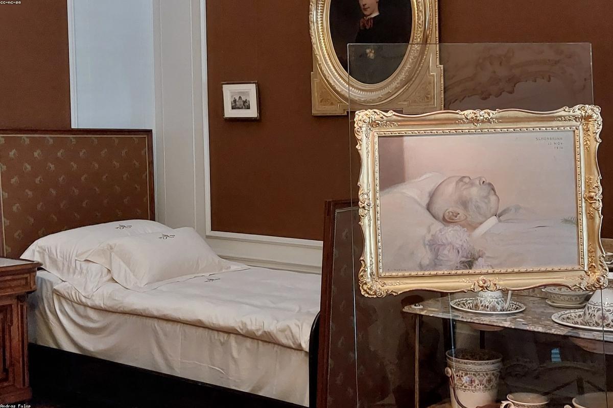 Bedroom Wall Art Ideas That Help a Room Wind Down